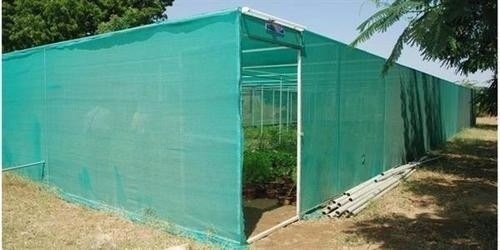 Máquina de fornecedores de rede de sombra verde de HDPE altamente produtiva com características diferentes e engrenagem de camada aberta
